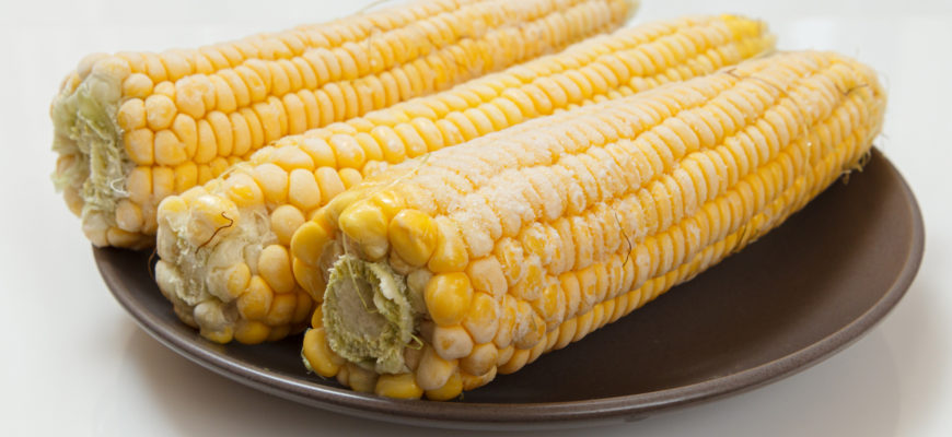 how long to boil frozen corn on the cob