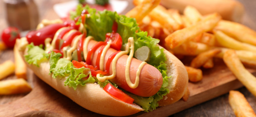 https://how-long-to-boil.com/wp-content/uploads/2023/05/hot-dogs-870x400.jpg