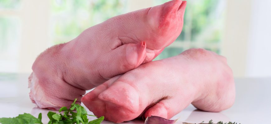 how long to boil pig feet